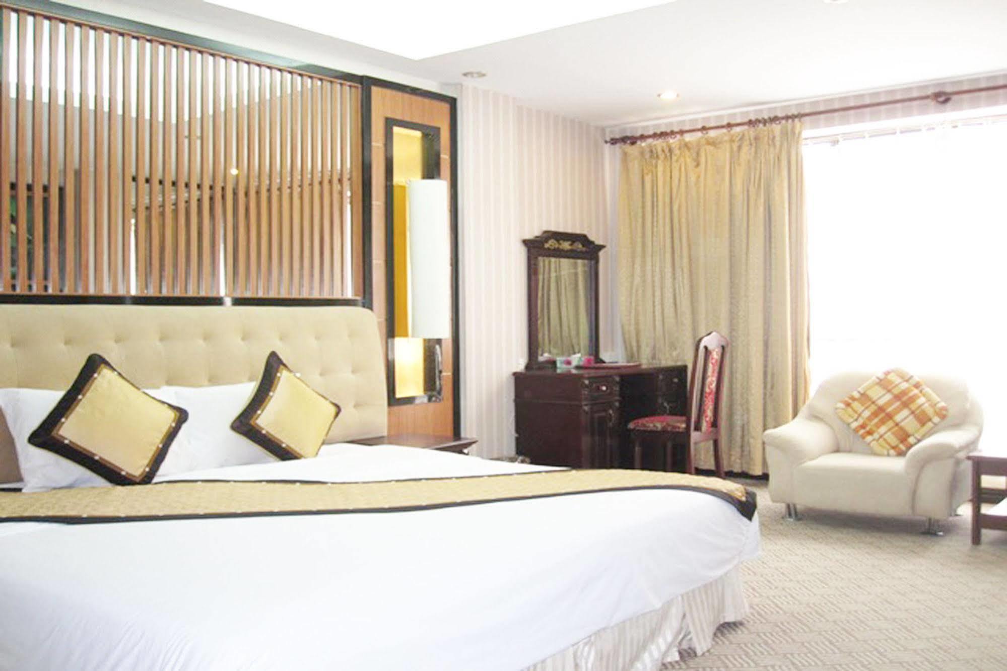 Oasis Hanoi Hotel Esterno foto